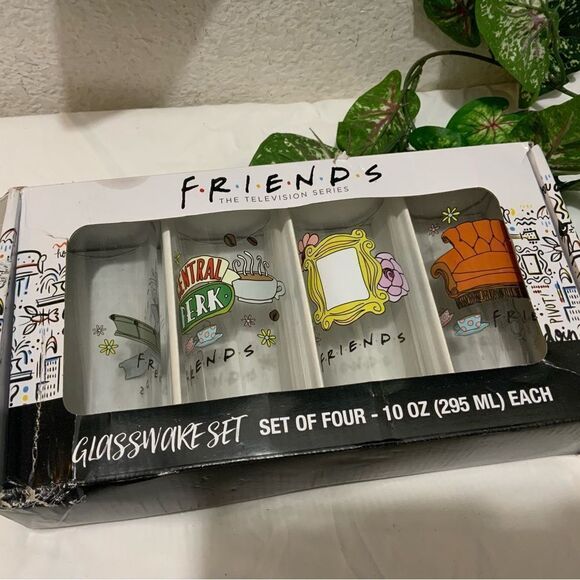 Friends TV Series Set of Four 4 Glassware 10 oz Glasses Central Perk Couch - Picture 2 of 5